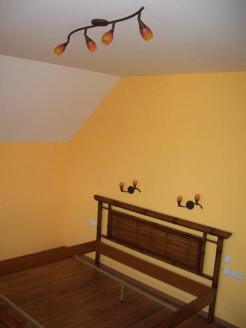 CIMG2329 Und Lampen montiert. Bald kommen die Matratzen und wir k�nnen endlich mal drau�en schlafen.